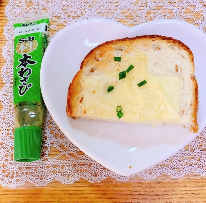 おつまみに、わさびつゆマヨ鰹節ねぎトースト