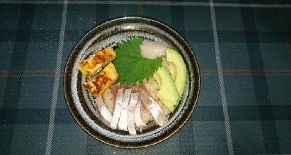 さっぱり酢飯のアボカド海鮮丼