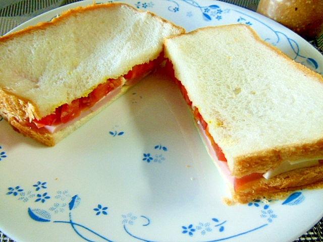 【うま塩】トマトとベーコンのうま塩味サンドイッチ♪