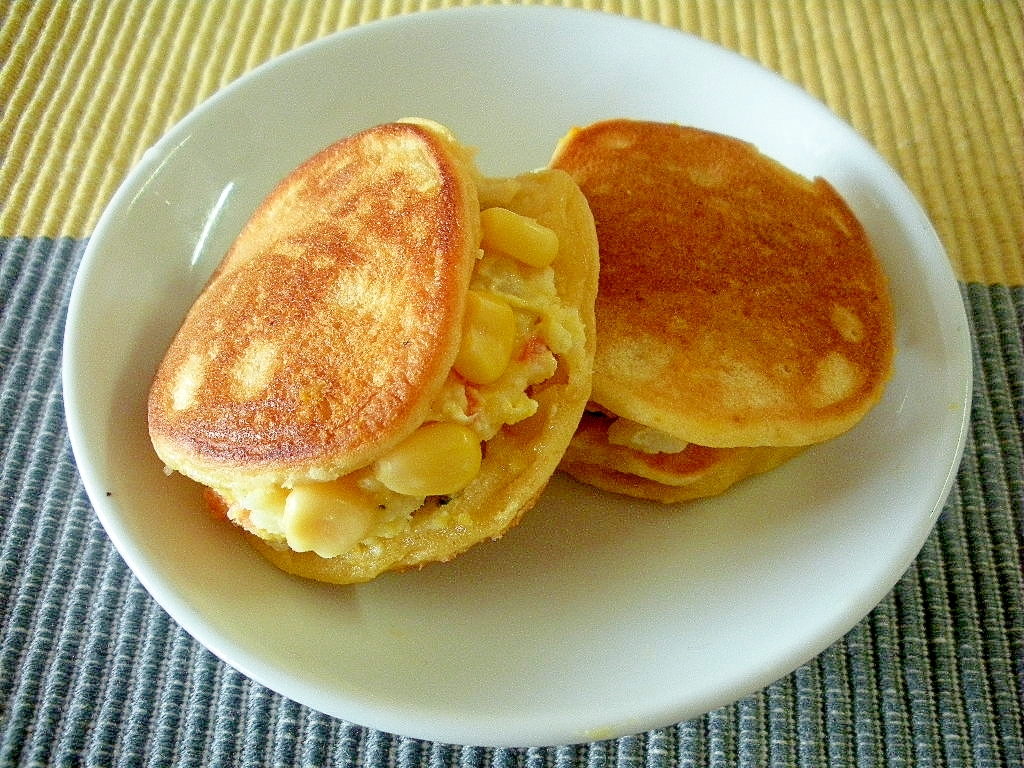 コーンたっぷり！大豆粉パンケーキのポテサラサンド♪