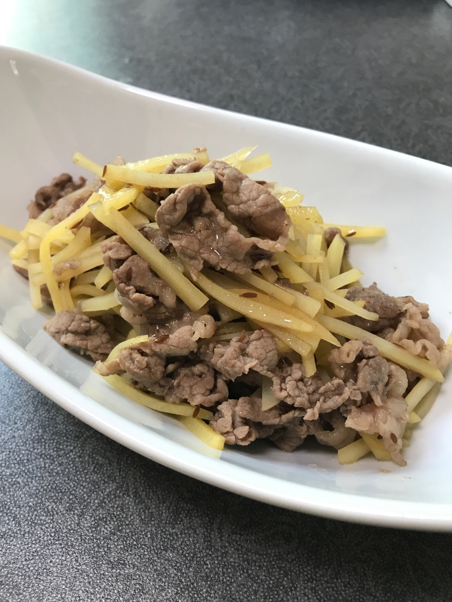 スパイス香る牛肉とジャガイモの醤油炒め