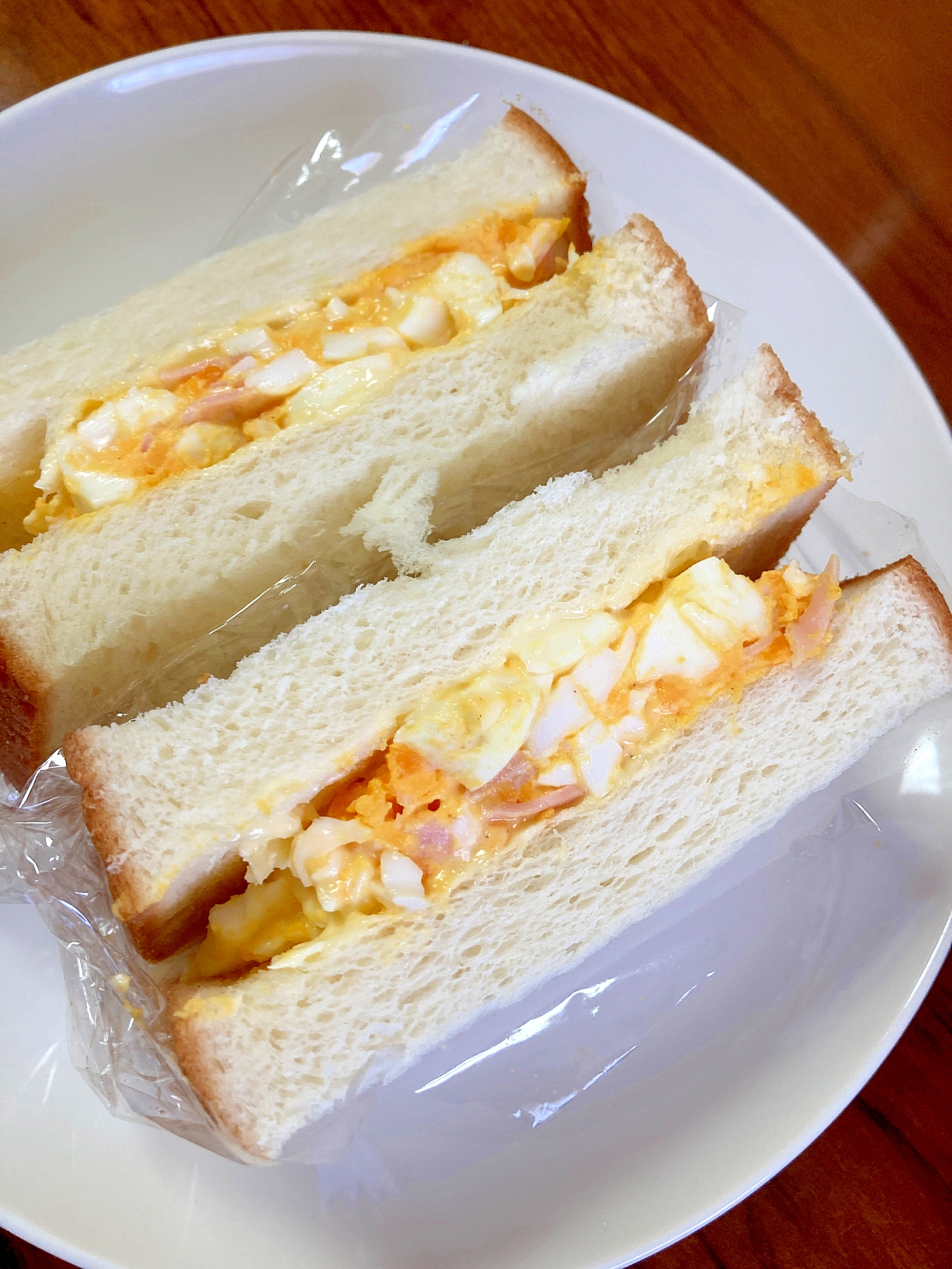 ゆで卵とハムのサンドイッチ