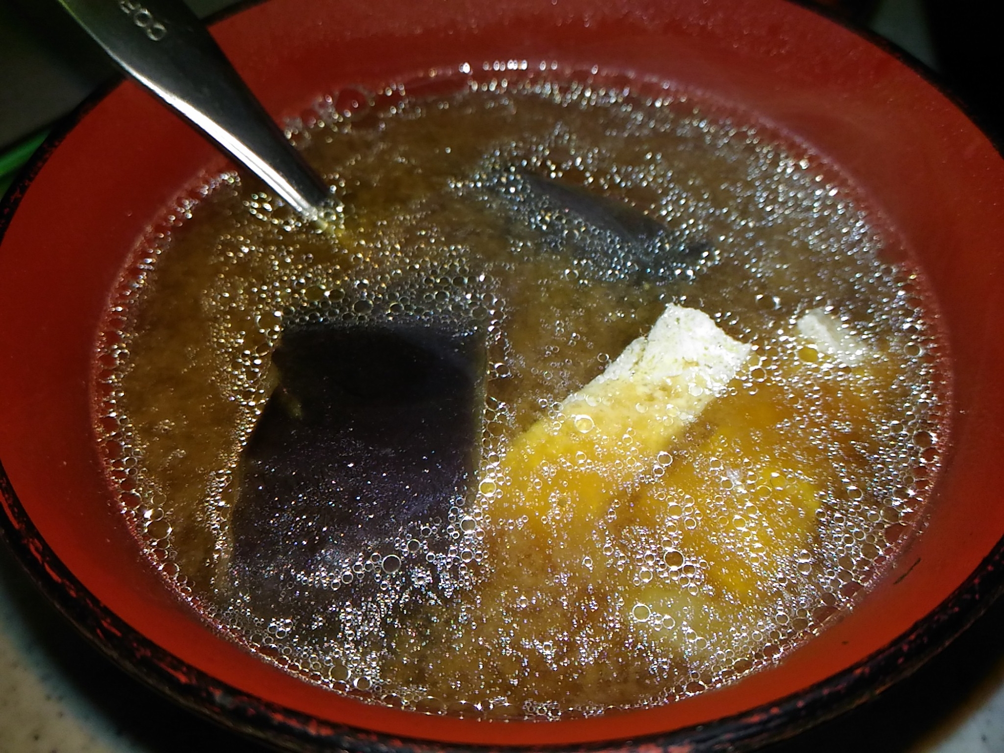 揚げ茄子と冷凍豆腐の味噌汁