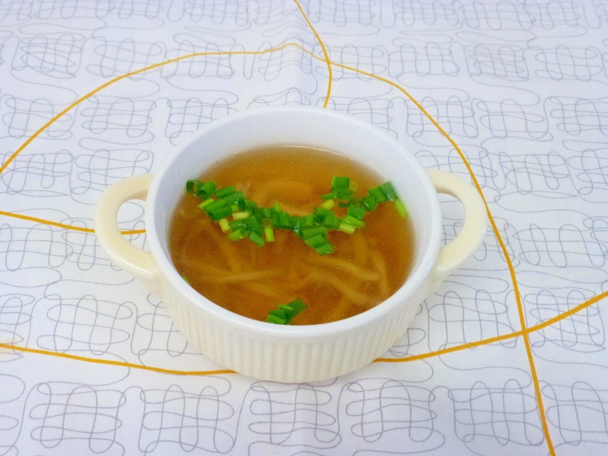 椎茸の軸の生姜コンソメスープ