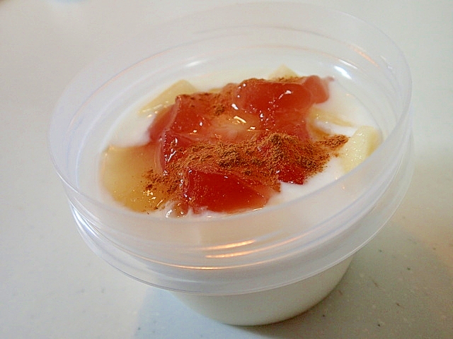 林檎とグレープ蒟蒻ゼリーの美蜂蜜シナモンヨーグルト