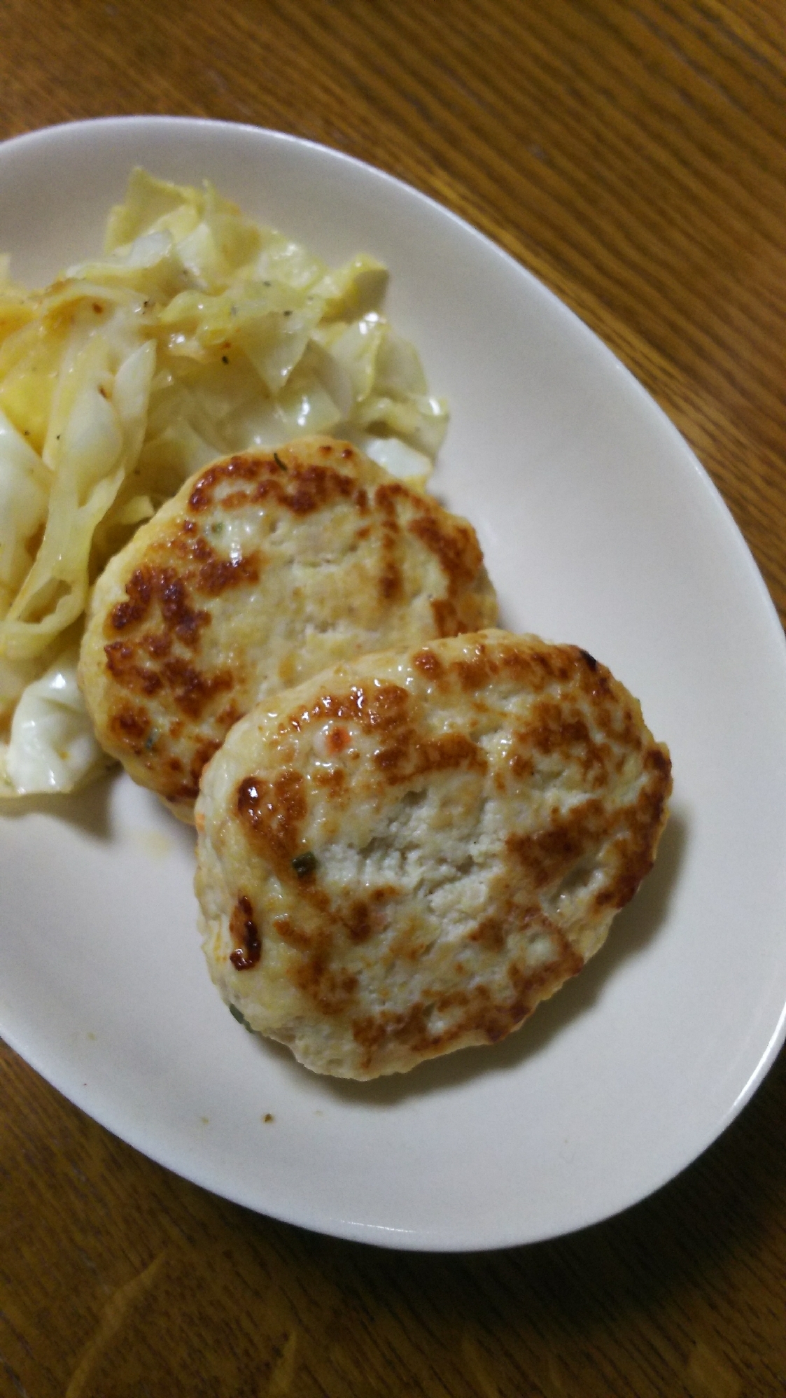 白菜と食パンの鶏ハンバーグ