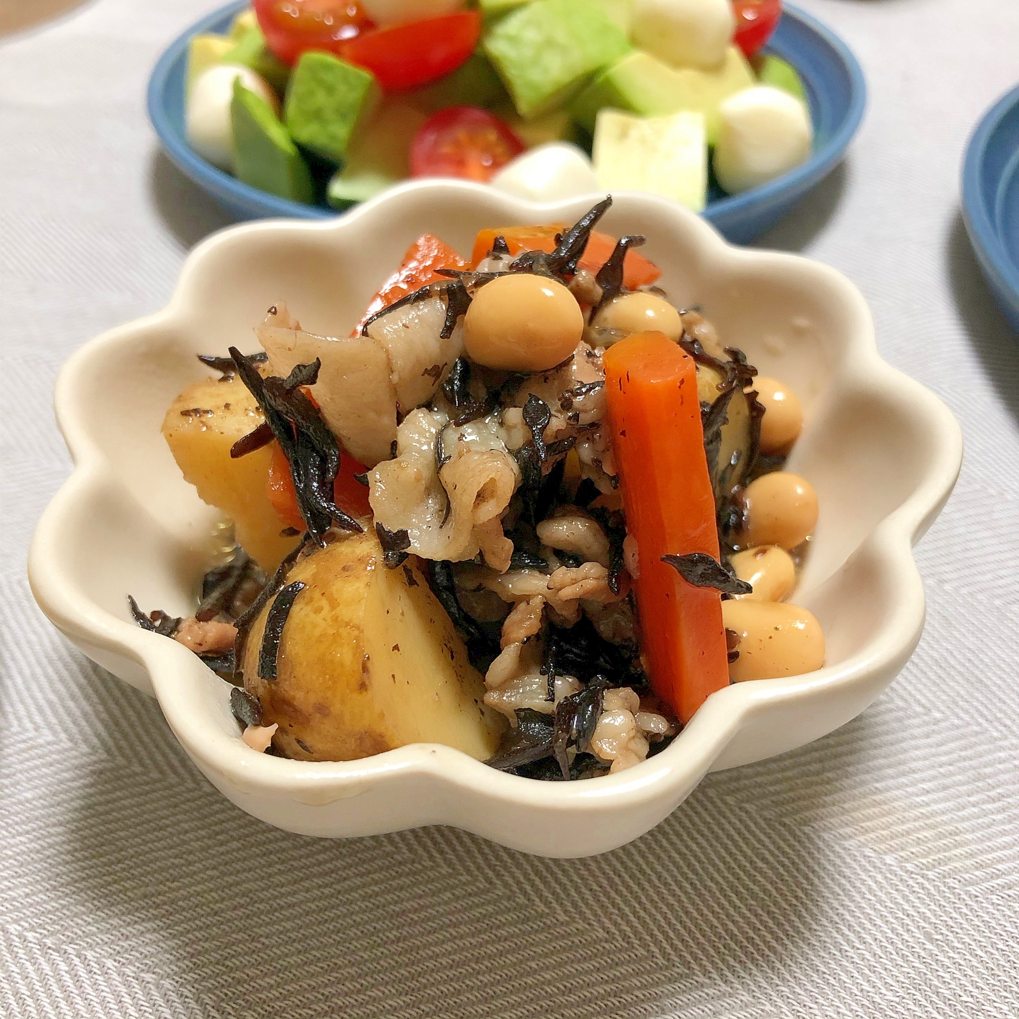 豚バラと大豆とひじきの煮物