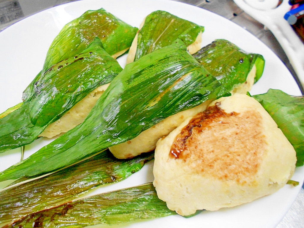 昔のおやつ　みょうがの葉焼き　玉砂糖入り　懐しの味