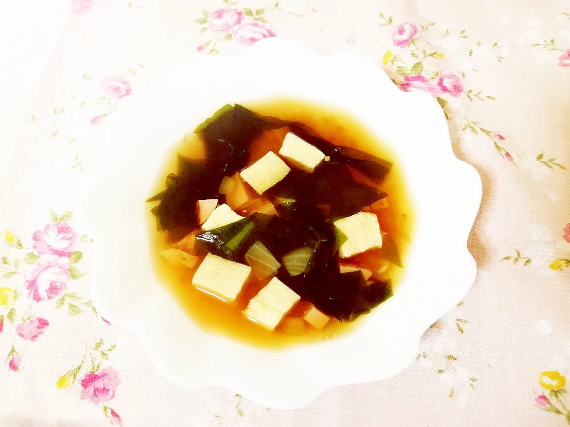 高野豆腐＆ソーセージ入り♪玉葱ワカメスープ