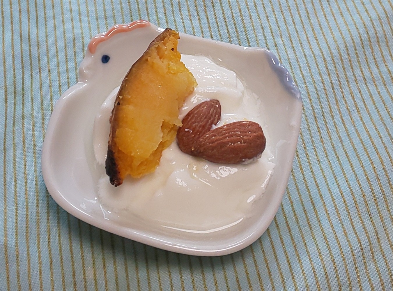 焼き芋とアーモンドヨーグルト