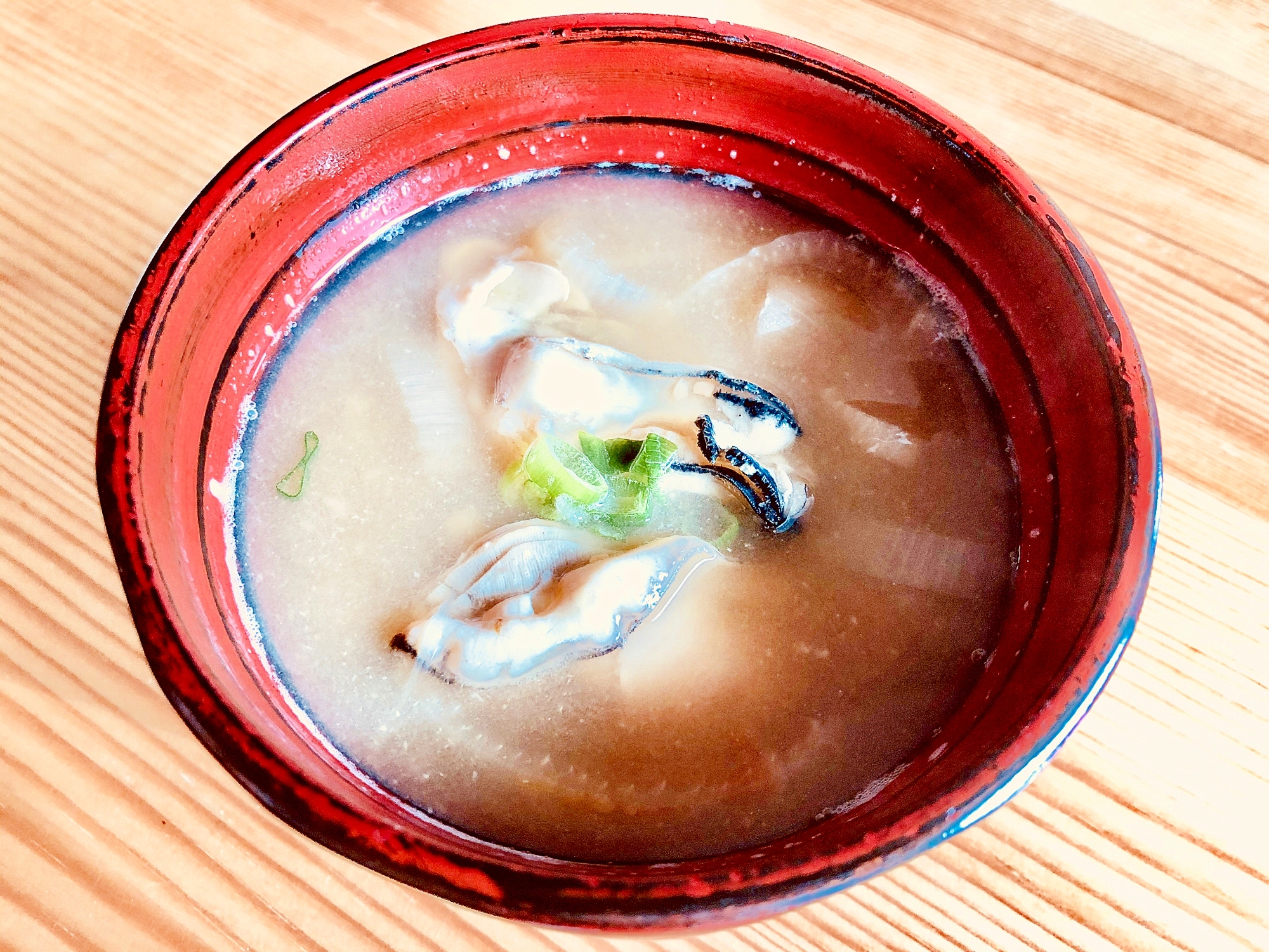 ほっこり朝ごはんに☆牡蠣と玉ねぎのお味噌汁