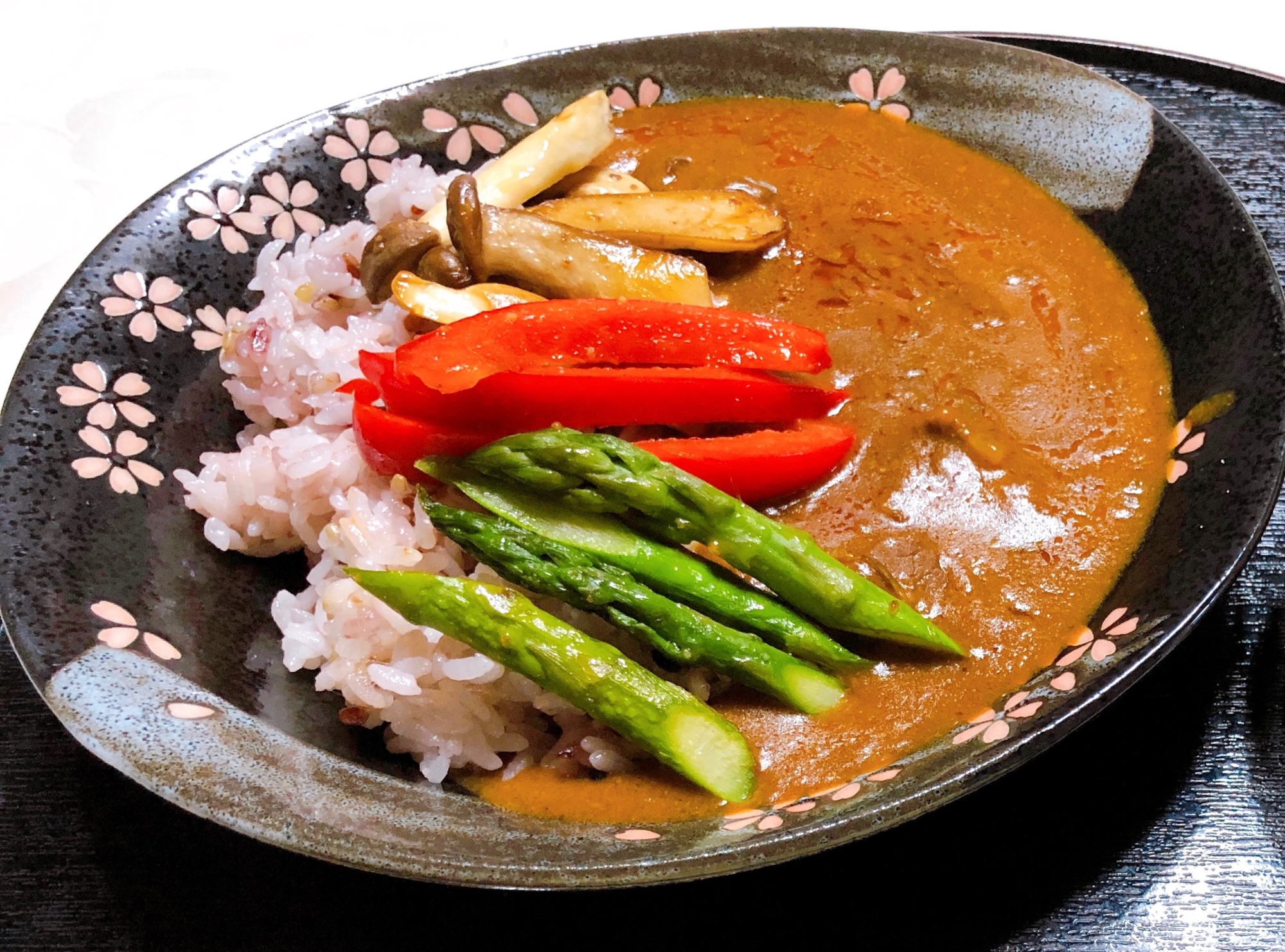 彩り鮮やか♫グリル野菜とキノコのカレー