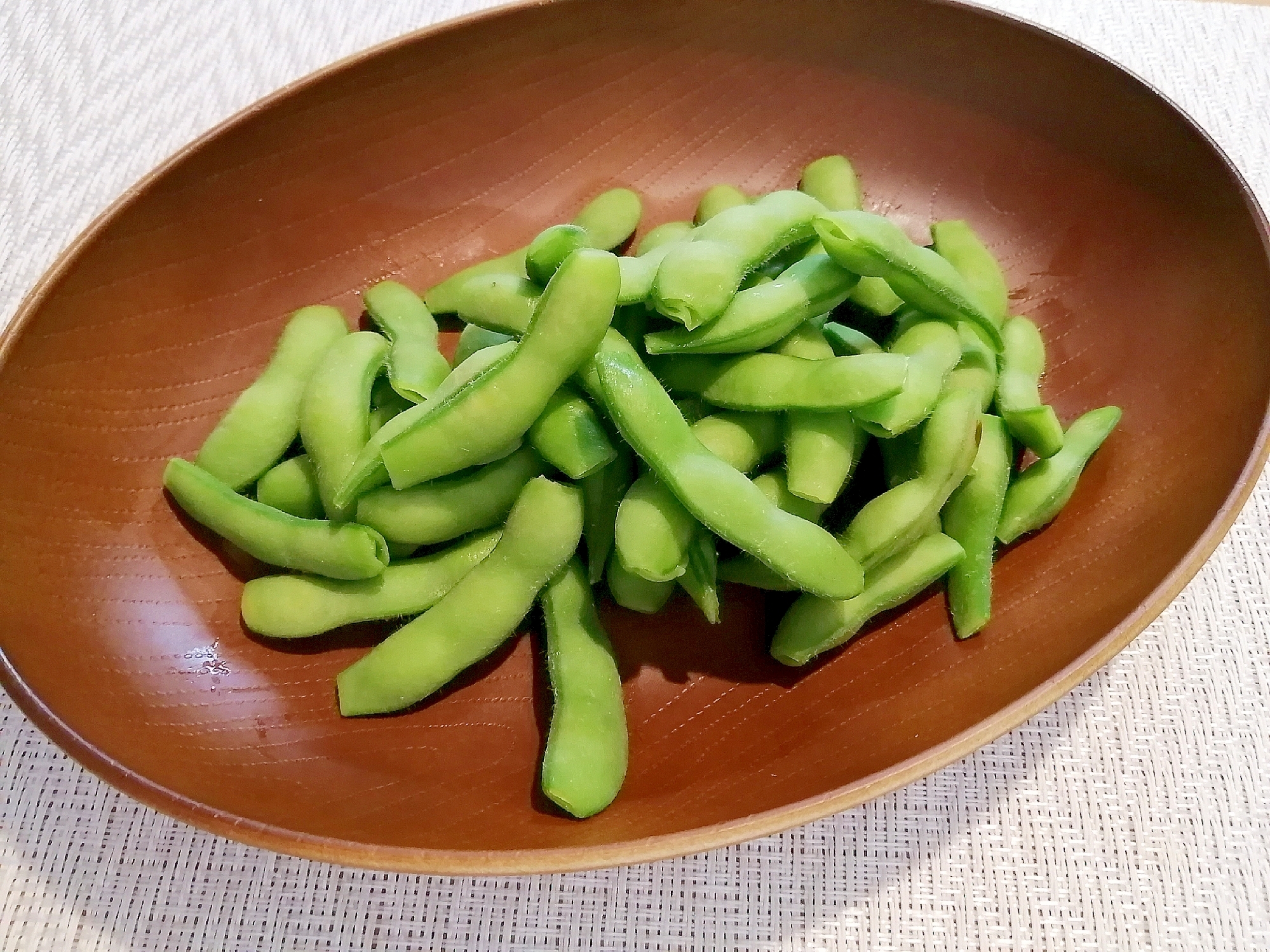 塩が効いた♪鮮やかな枝豆の塩ゆで