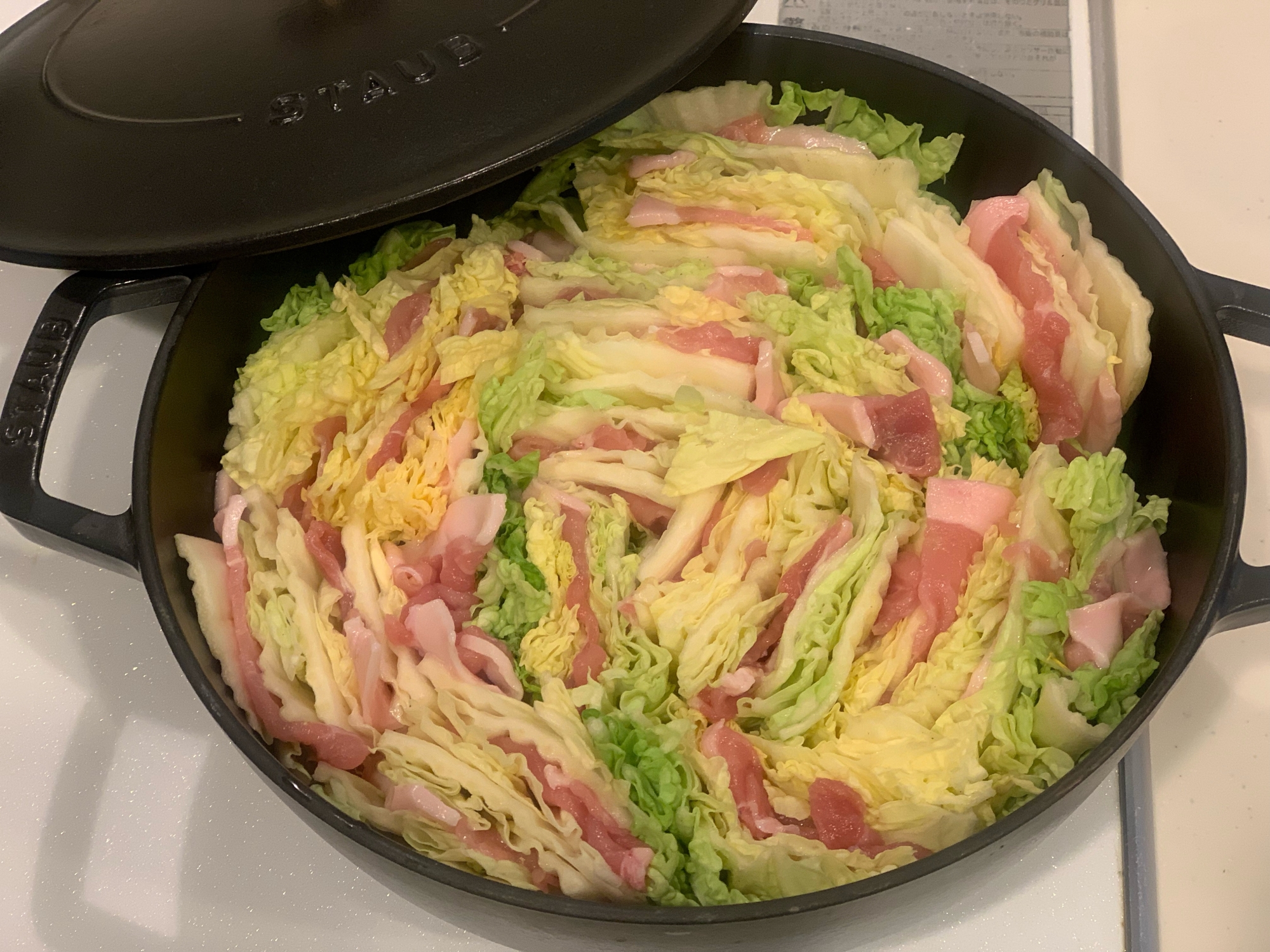 豚肉と白菜のみ♪staubでつくるミルフィーユ鍋