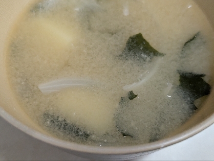 じゃがいもと玉葱の味噌汁