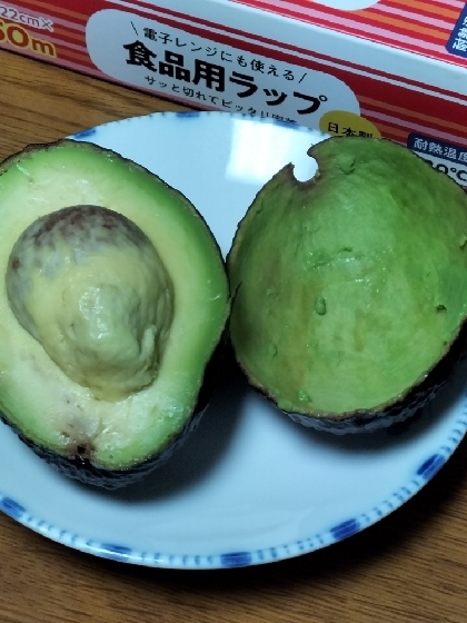 ちえ'sキッチンさん♪夕食に半分使ったアボカド♡これからレシピどおり合わせて☆ラップしますね♥✦次使う時が楽しみ〜(*^^*)♥*教えてくださって感謝です♡♡