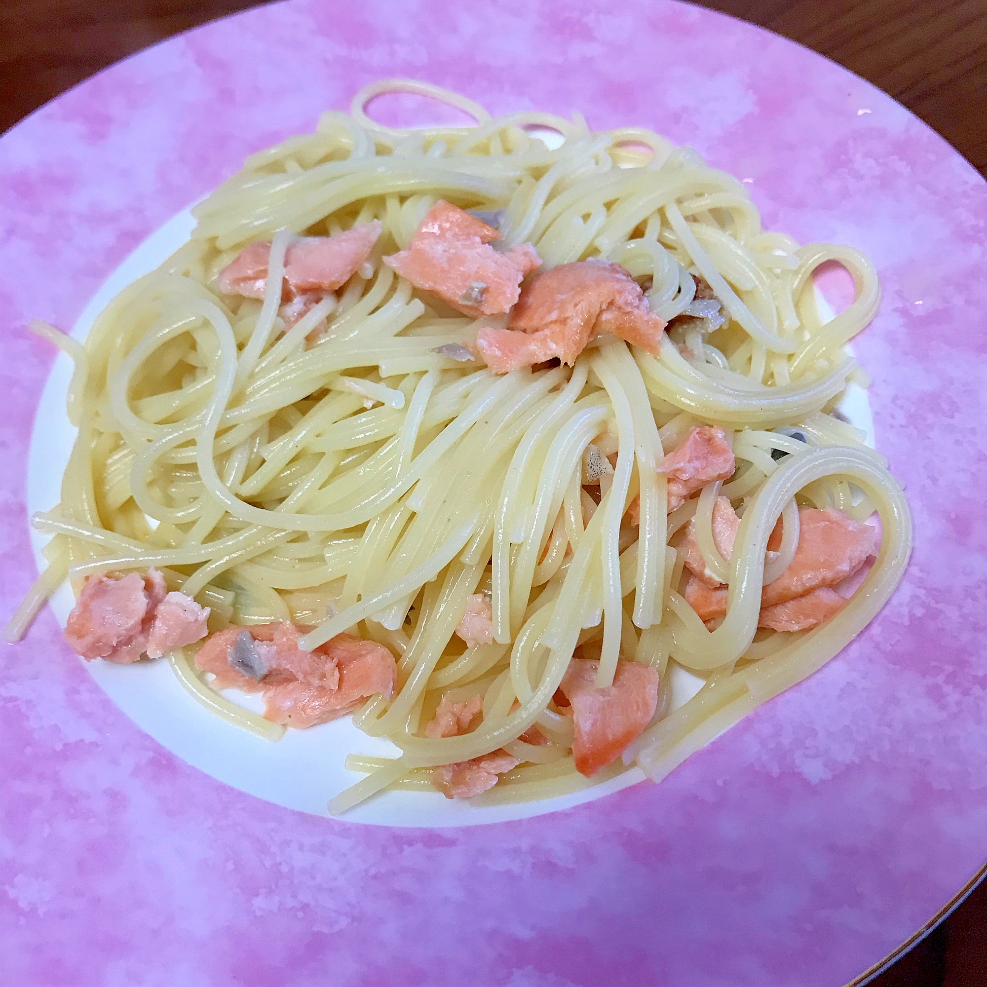 鮭のバタークリームパスタ