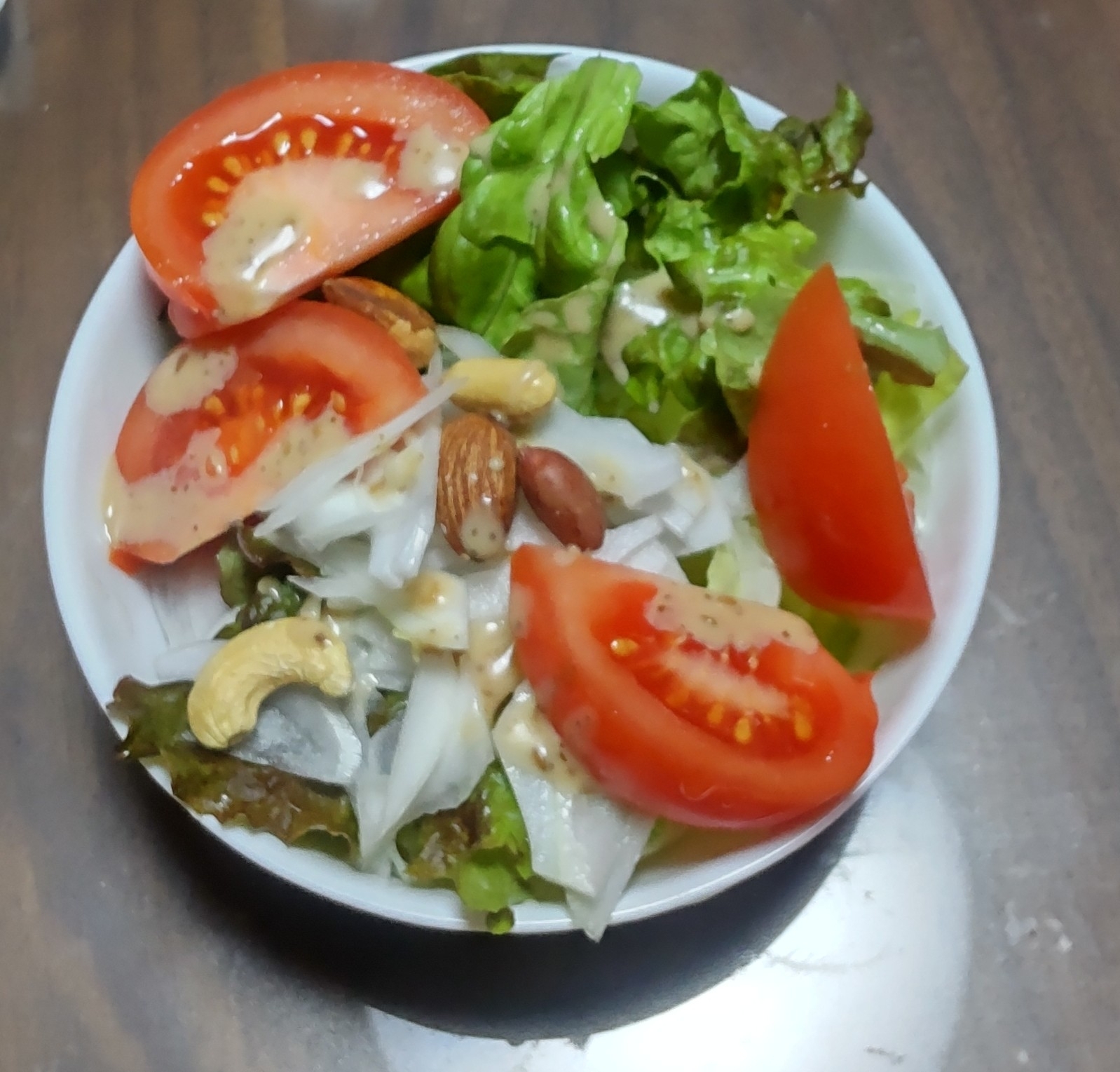 ナッツと野菜のごまドレサラダ
