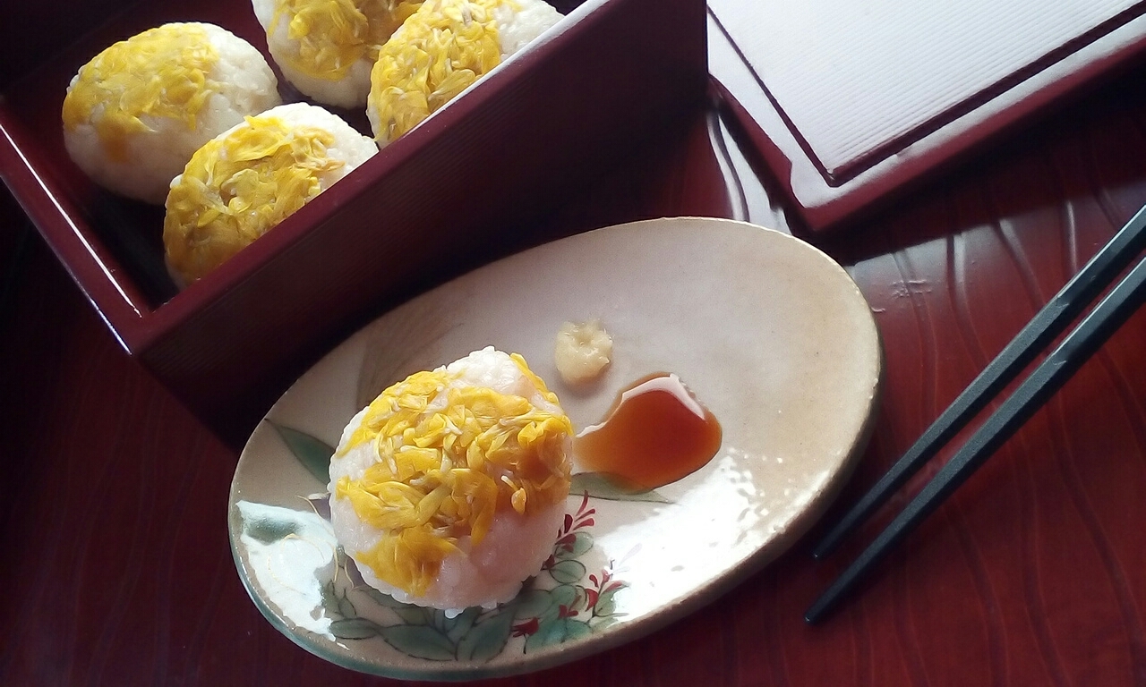 菊の花の手まり寿司