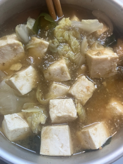 豆腐ととろろ昆布のお味噌汁