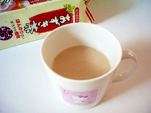 あずき茶で、あずきミルクティー