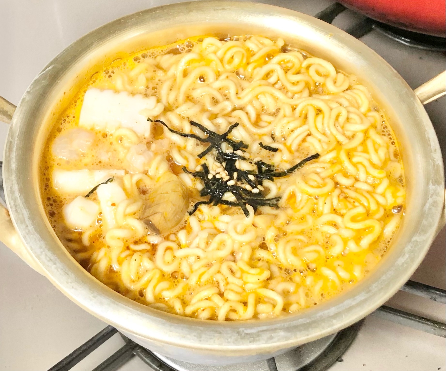 簡単⭐エビとイカ入り中華風辛ラーメン