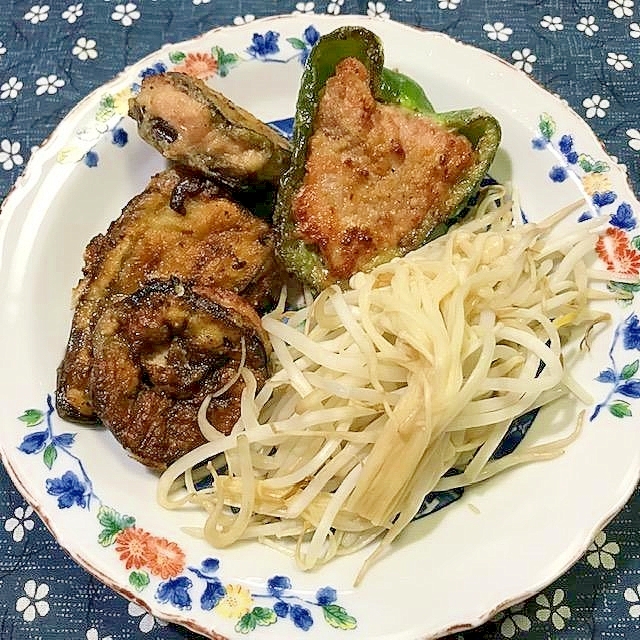 ピーマンの肉詰めと夏野菜の挟み焼きの盛り合わせ