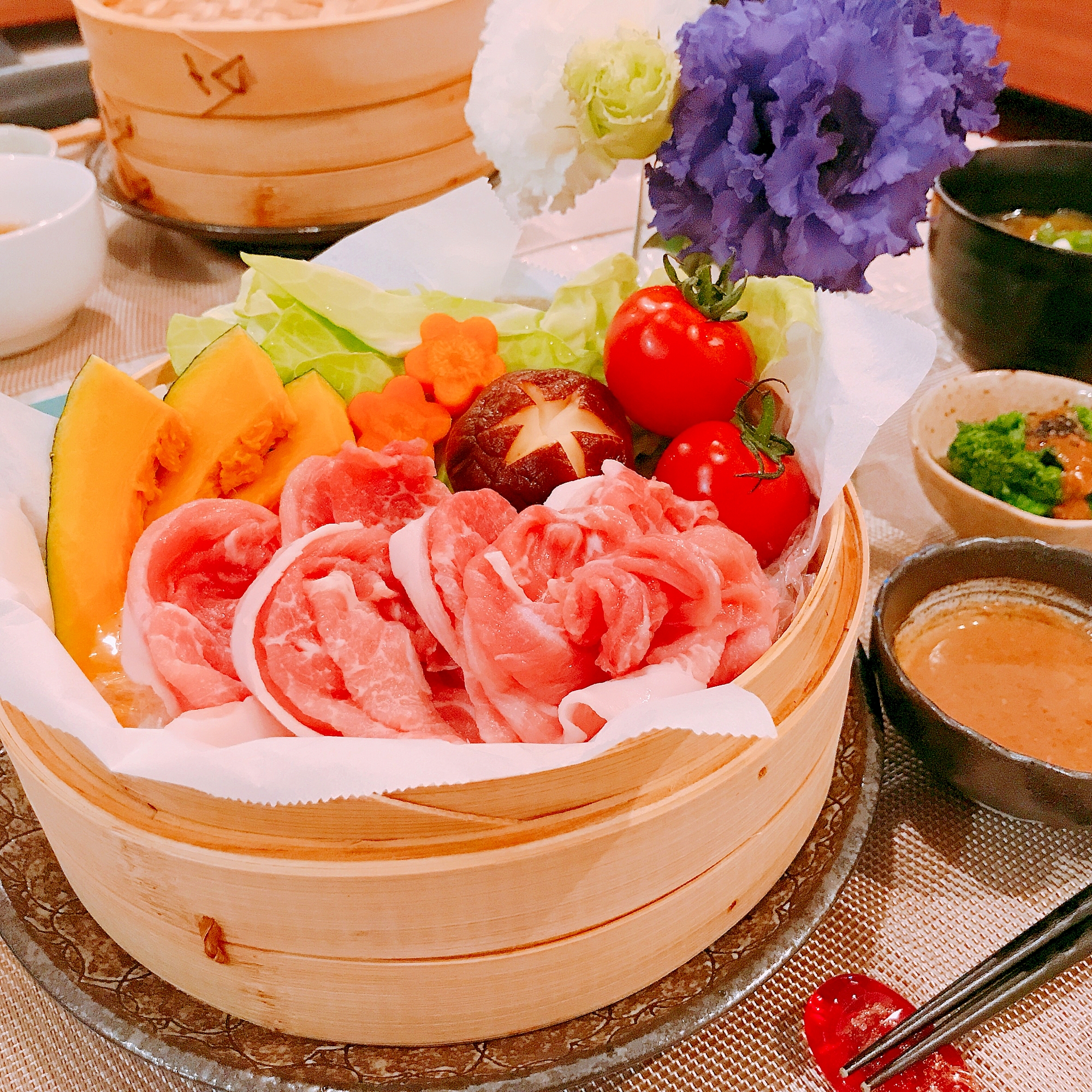 胡麻ダレで♪豚肉と野菜の蒸籠蒸し♡