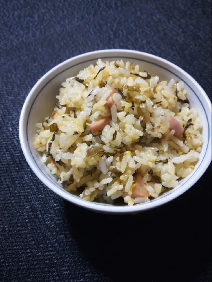 味付き高菜漬けとごま油だけでつくる☆高菜チャーハン