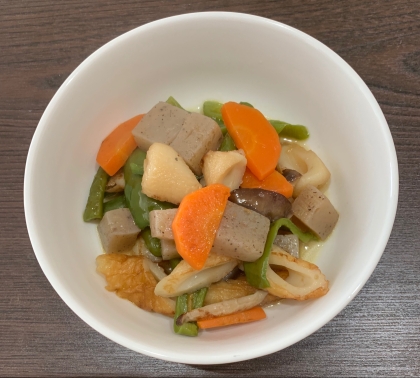 冷蔵庫の中の余ったお野菜とこんにゃく、ちくわを使って作りました！
一晩置いたら味が染み込んでいい味になりました♪