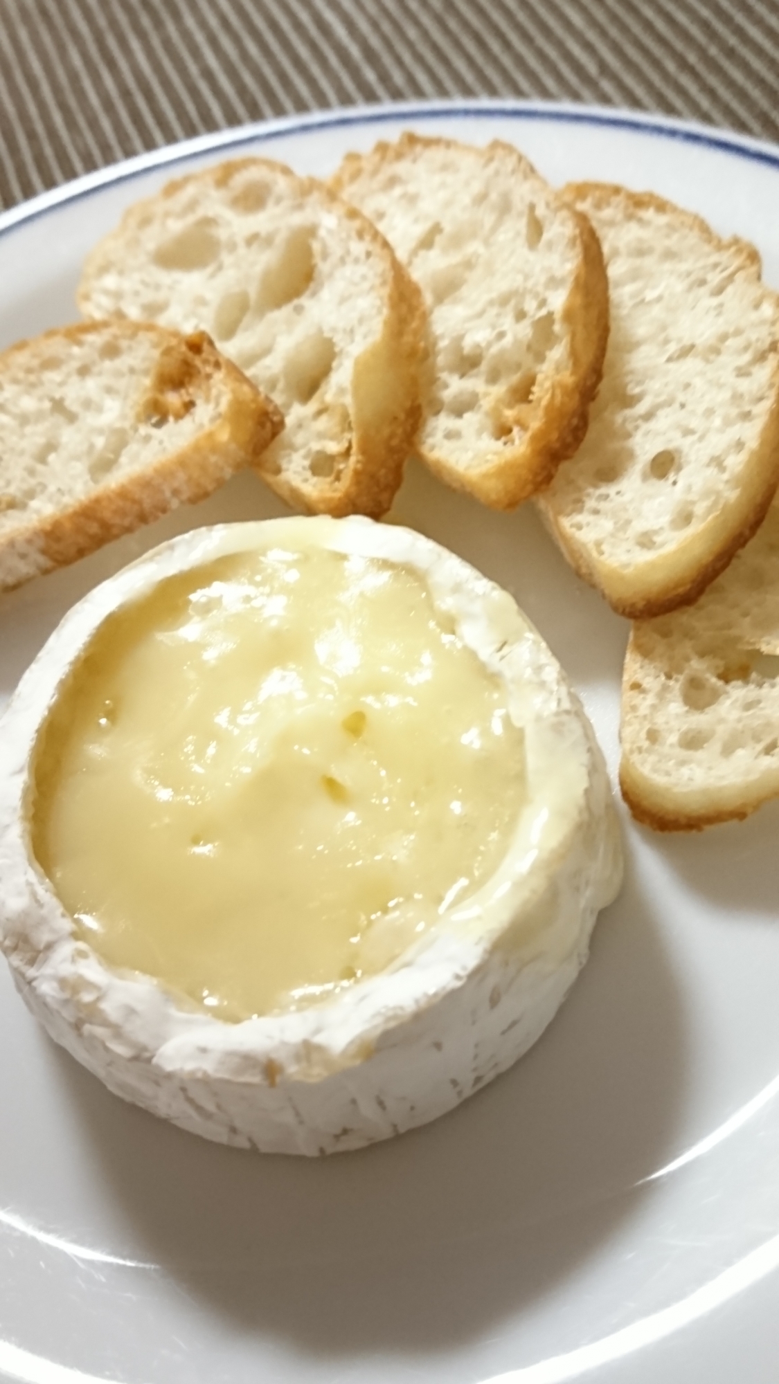 カマンベールでチーズフォンデュ風 レシピ 作り方 By おっさん5593 楽天レシピ カマンベールでチーズフォンデュ風 レシピ 作り方 By おっさん5593 楽天レシピ