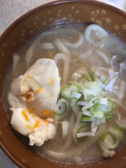 落とし玉子と油あげのうどん