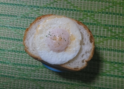 ハム目玉焼きトースト