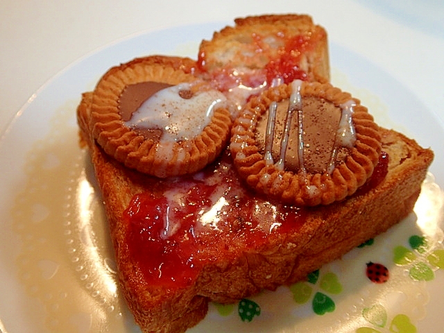 苺ジャムとチョコビスケットの胡桃デニッシュ