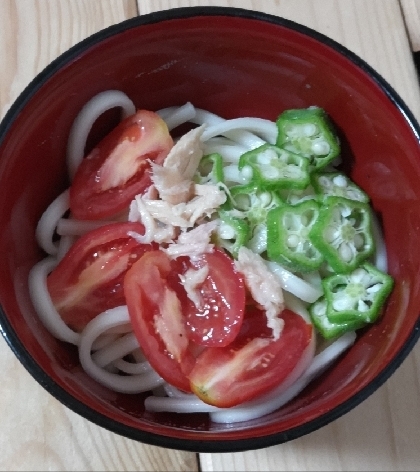 こんにちは☺️お昼に実家のミニトマトと、家のオクラのせて、ツナのうどんいただきました☘️とてもおいしかったです♥
蒸し暑いですが、素敵な午後を(◕ᴗ◕✿)