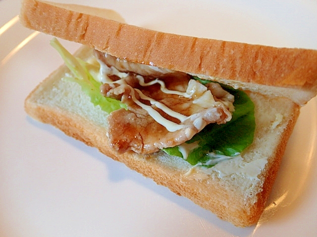 サラダ菜とプルコギポークのサンドイッチ