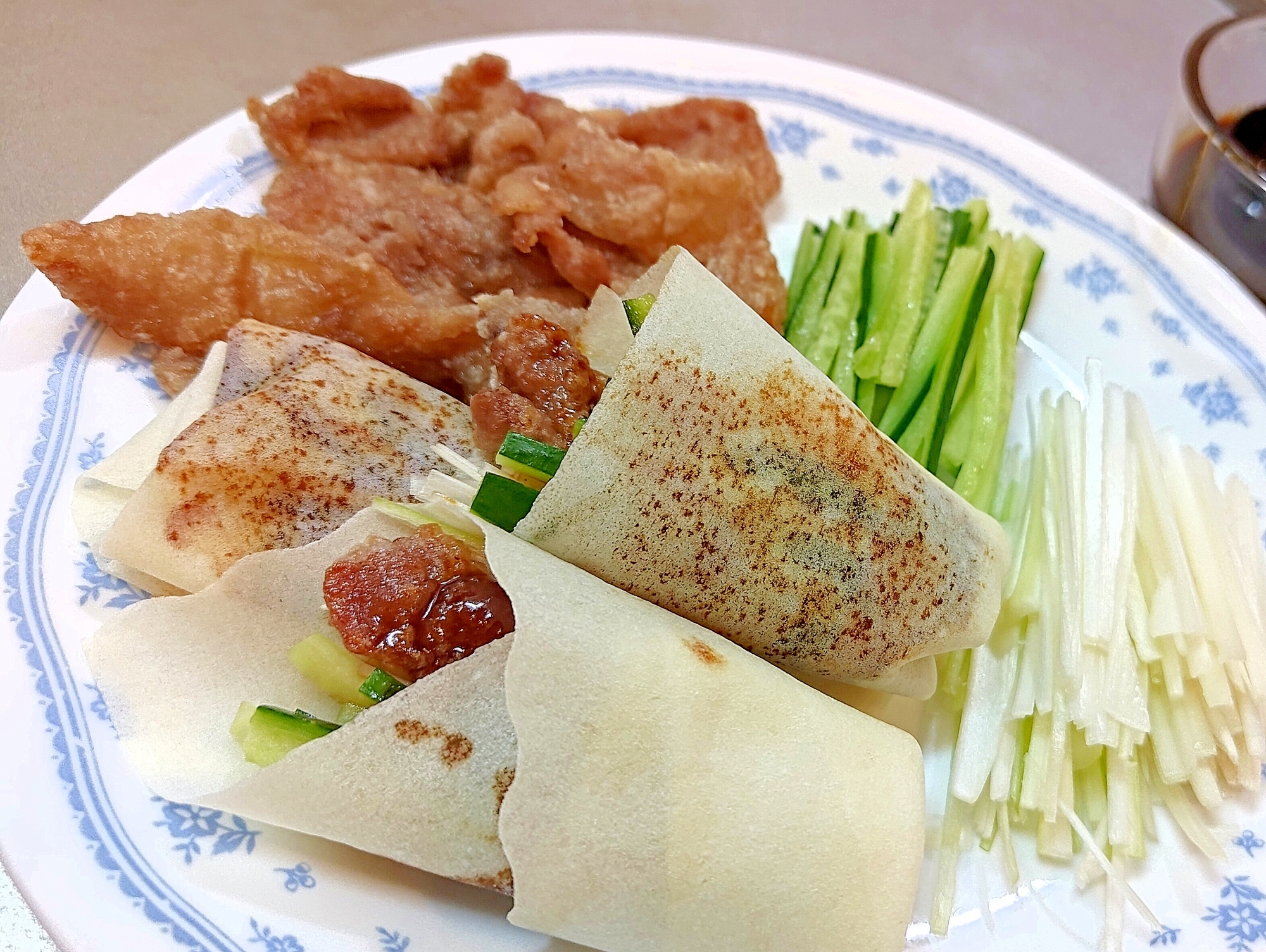 豚肉と春巻きの皮で♪北京ダック風ラップサンド