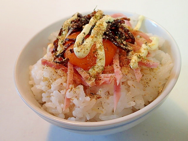 刻みハムと卵黄と昆布佃煮のご飯