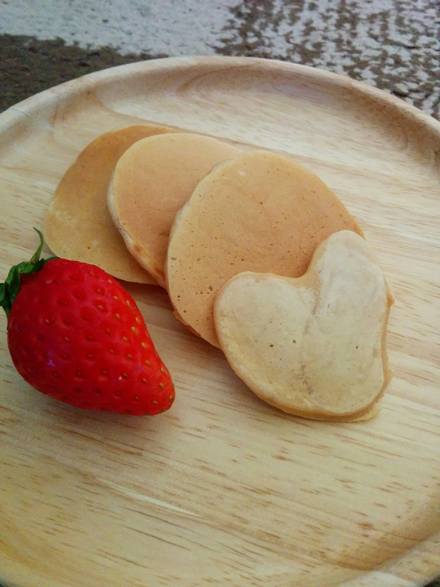 いちごミルクのパンケーキ【離乳食完了期】