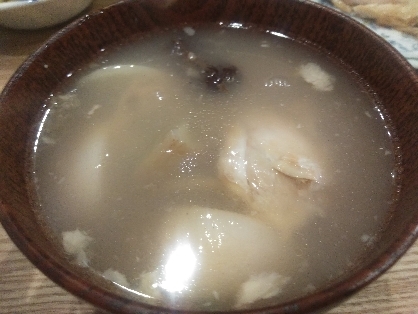 鶏のぶつ切りのサムゲタン風スープ