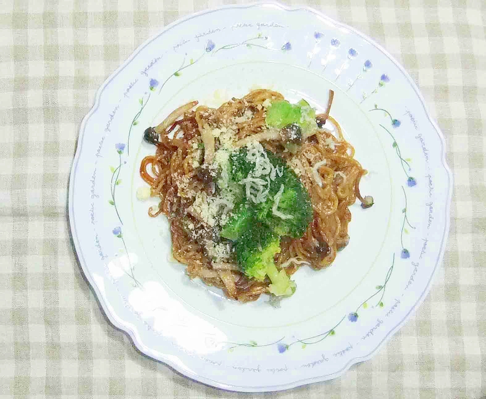 ブロッコリーとちりめんじゃこの焼きそば