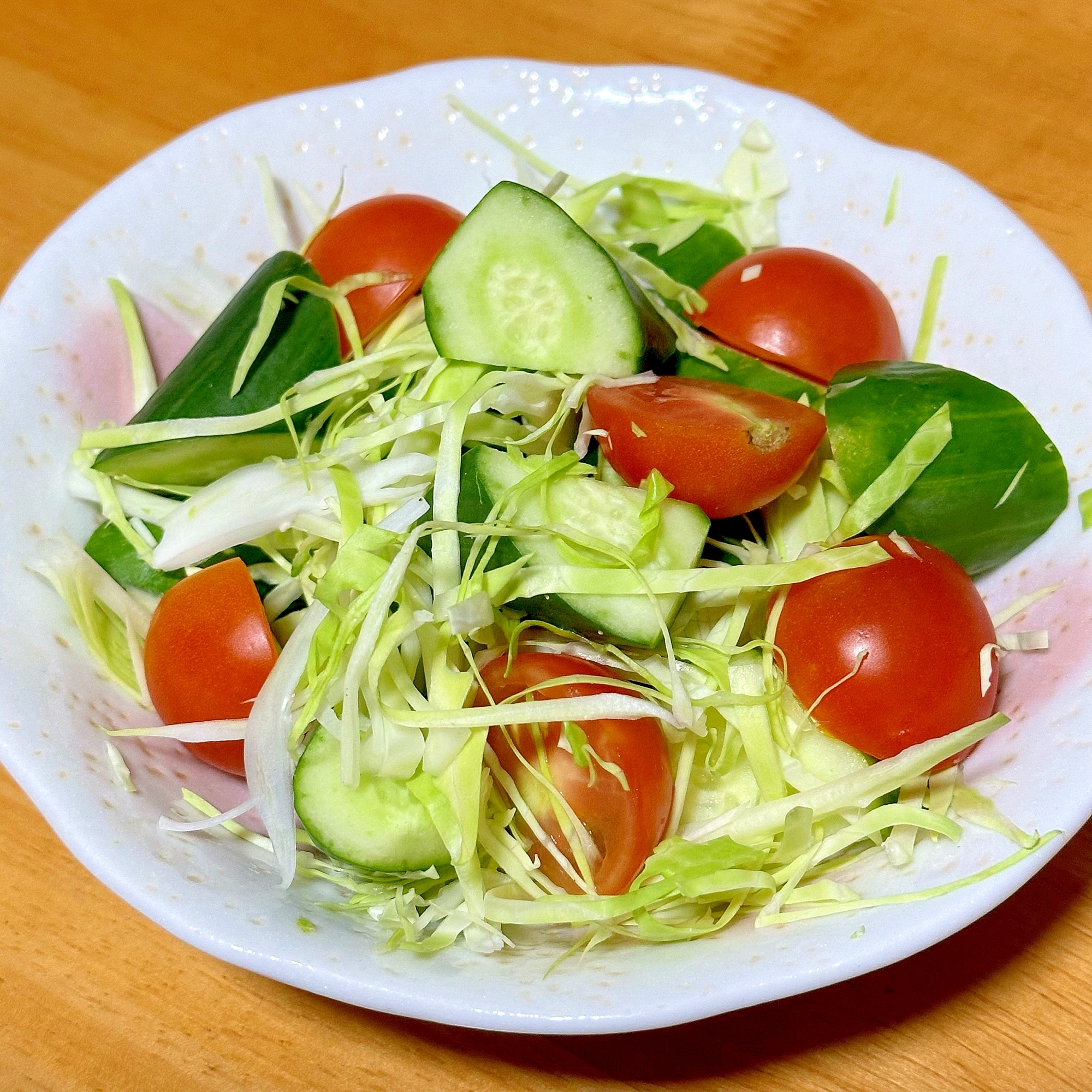 キャベツときゅうりとトマトのサラダ⑅୨୧⑅*