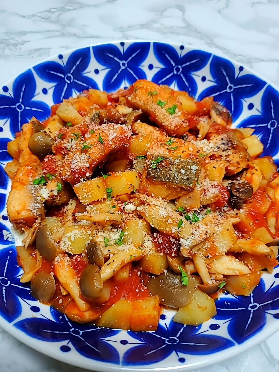 秋鮭とジャガイモのトマト煮