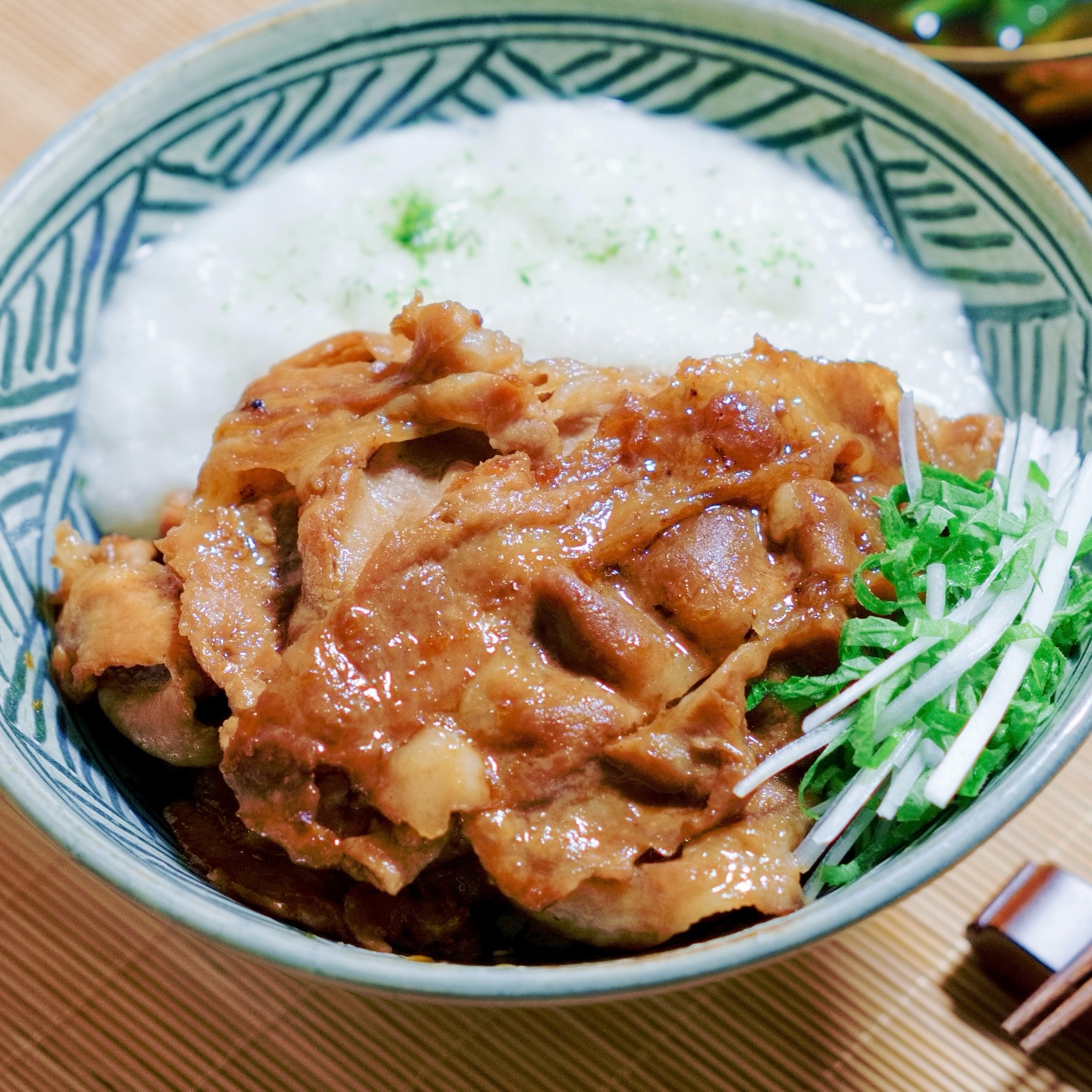 とろろ豚丼【和食・主食】
