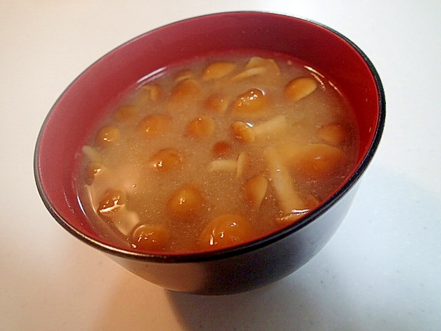 液味噌で　なめこと豆腐の生姜香るお味噌汁