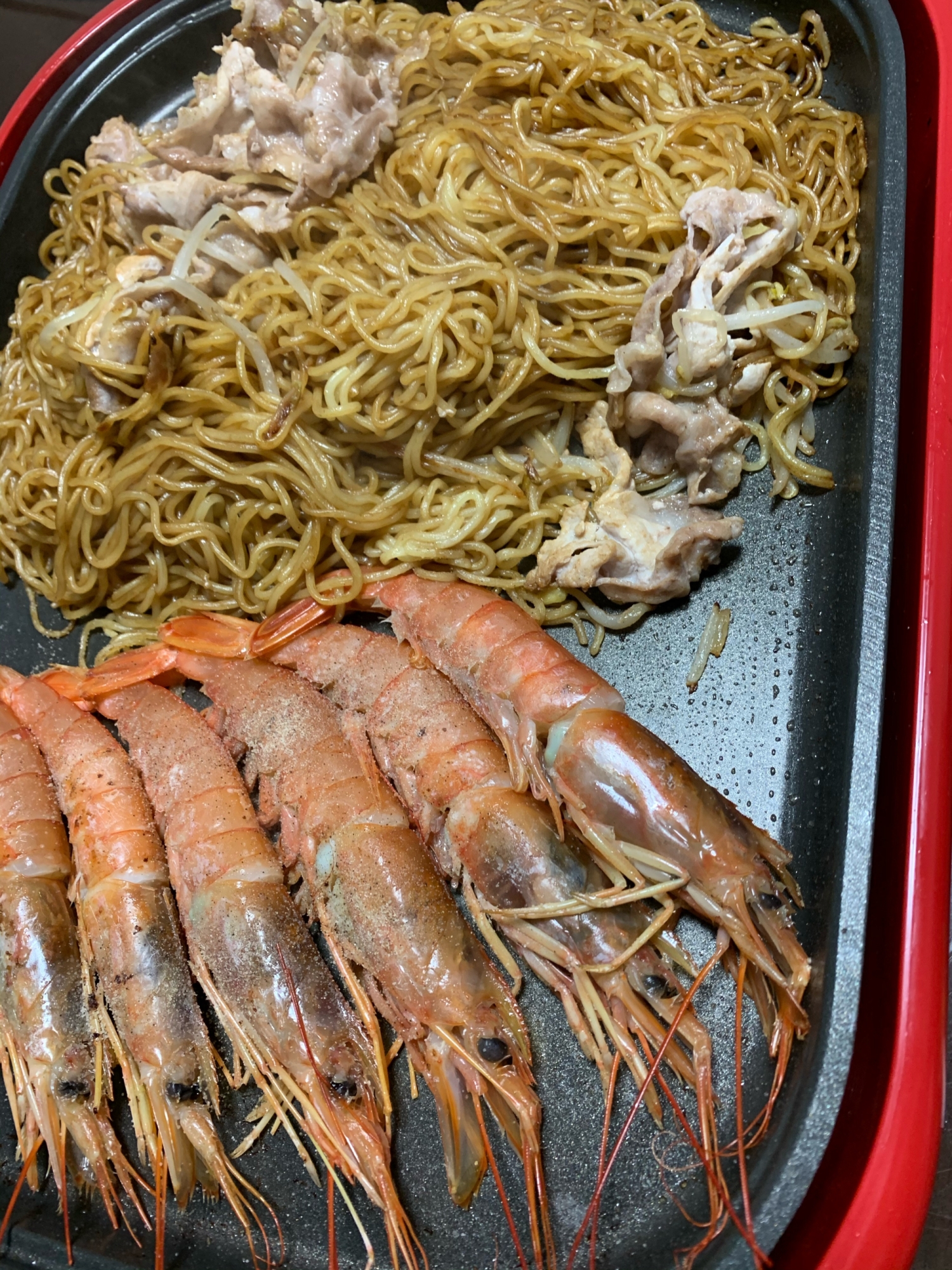 ホットプレートで焼きそば➕エビ焼き