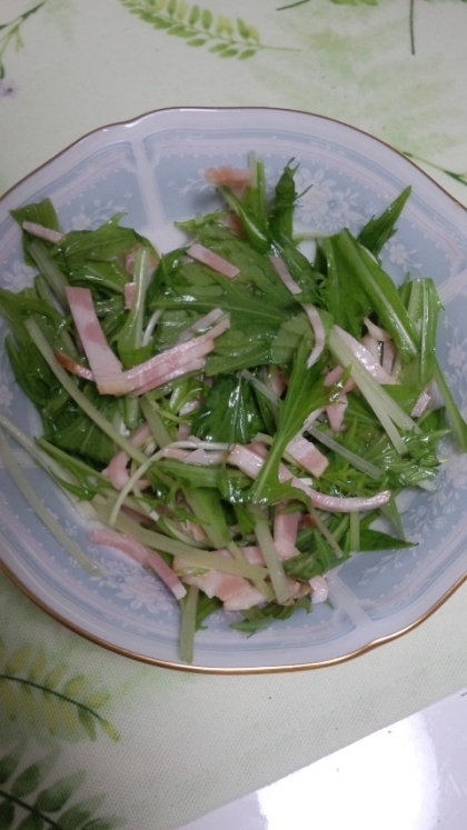 ホエーﾄﾞﾚｯｼﾝｸﾞで水菜サラダ