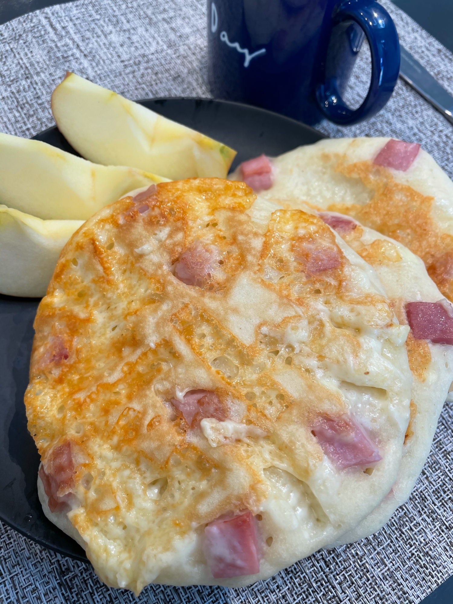 朝食に⭐ベーコンチーズパンケーキ