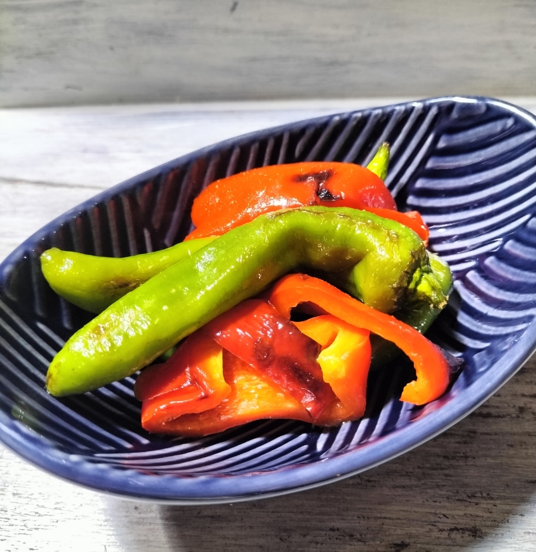 パプリカと万願寺唐辛子のナンプラー炒め