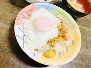 カレーレシピ　りんご入りドライカレー